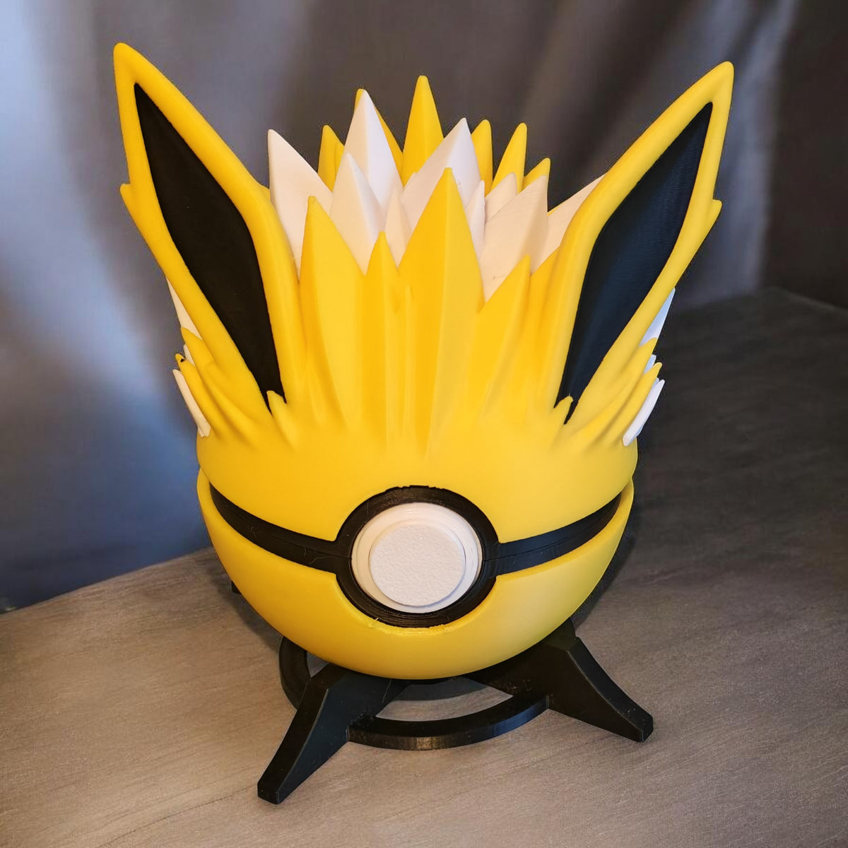 🌟 3D Printed Jolteon Pokéball with Stand & Mini Jolteon Figure – Opening Pokéball for Collectors & Fans 🌟