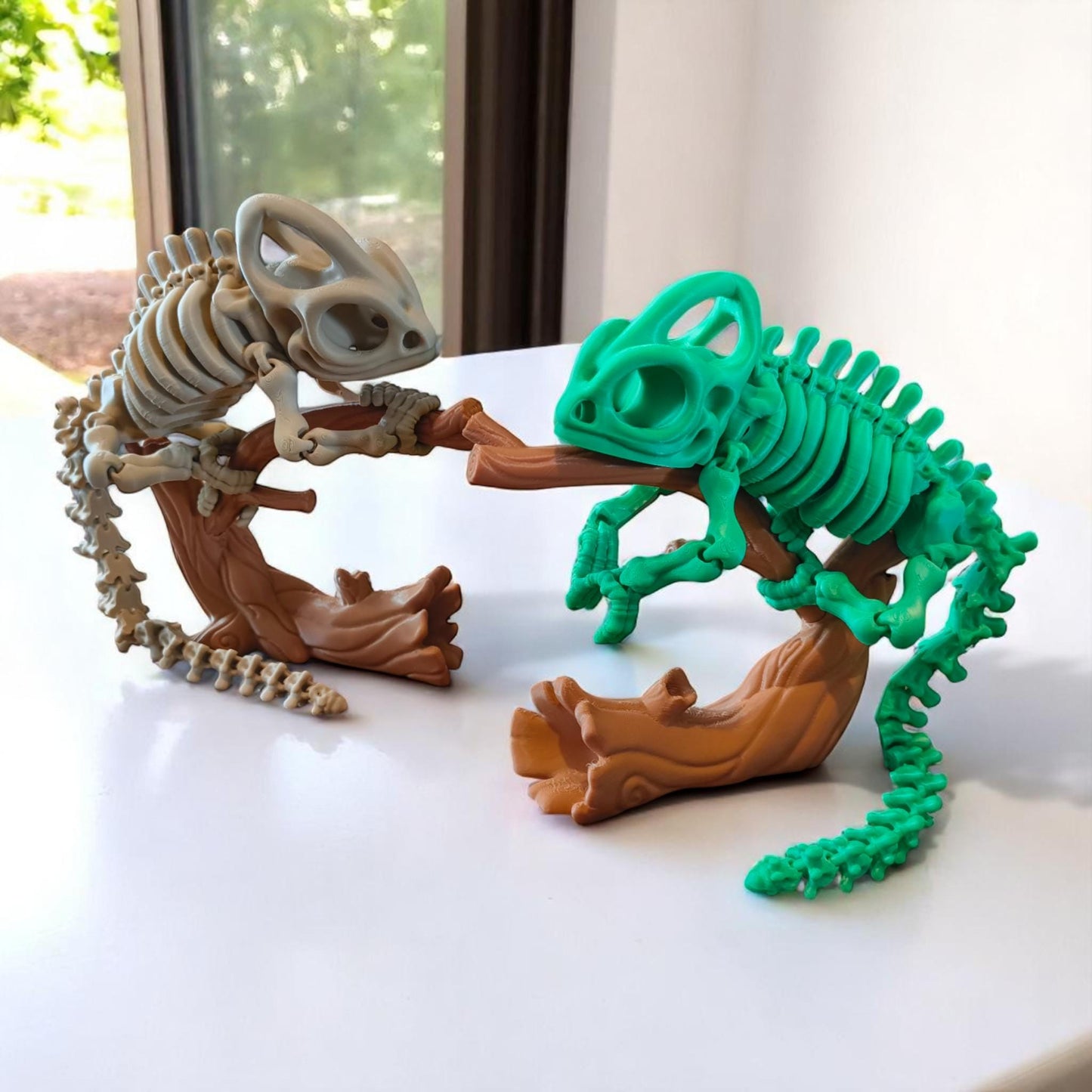 3D Printed articulated Skeleton Chameleon – Poseable & Perched on a Branch - articulated reptile