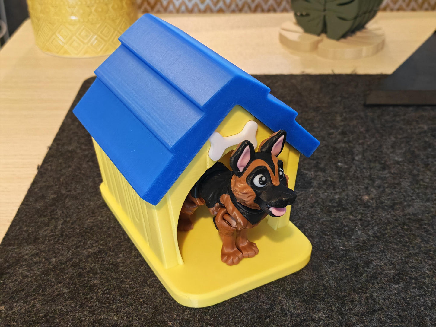 3D Printed German Shepherd Dog - Realistic GSD Figurine, Alsatian Dog Model, PLA Plastic Craft, Cute Pet, plus optional kennel