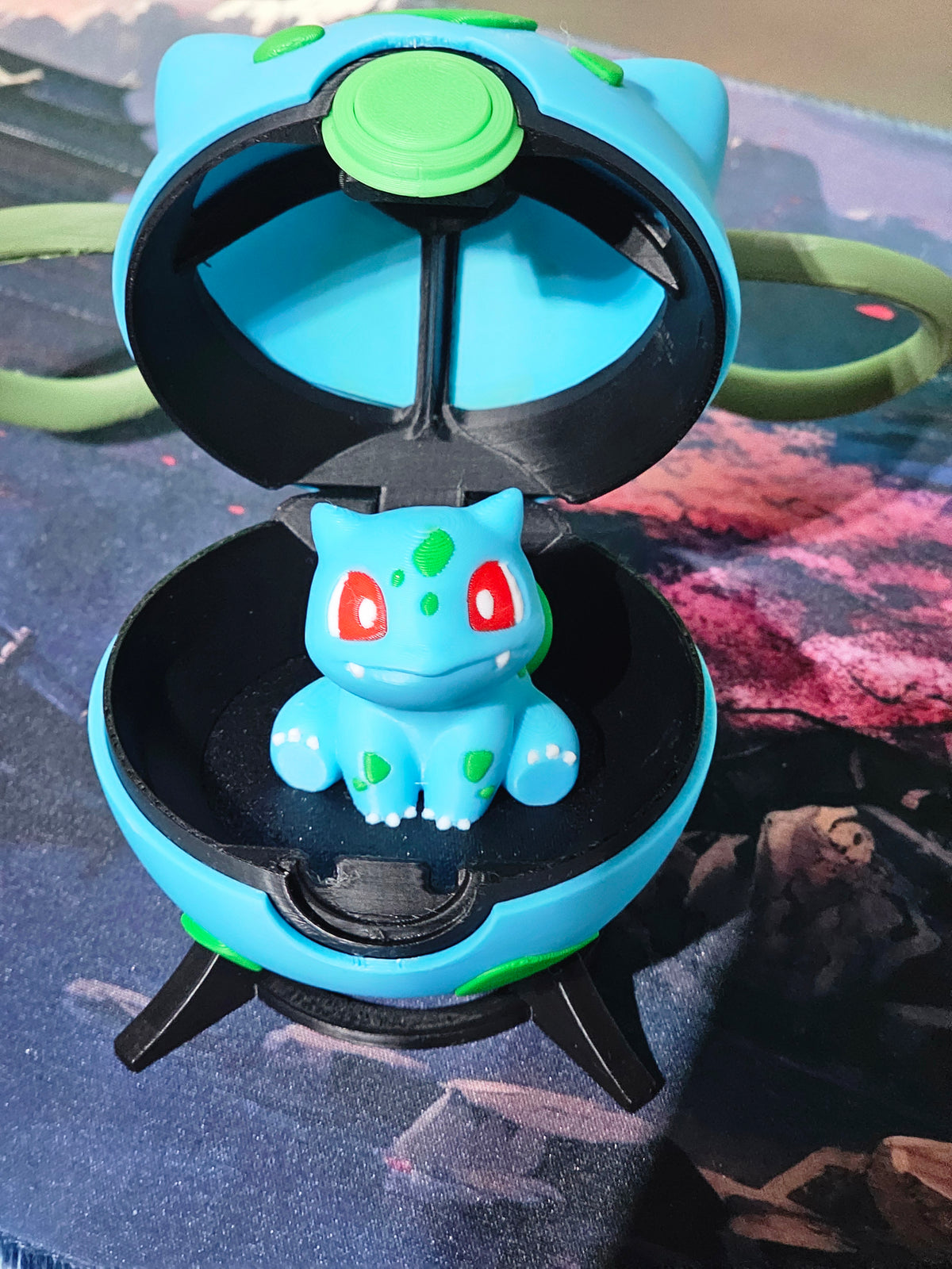 🌟 3D Printed  Bulbasaur Pokéball with Stand & Mini  Bulbasaur Figure – Opening Pokéball for Collectors & Fans 🌟