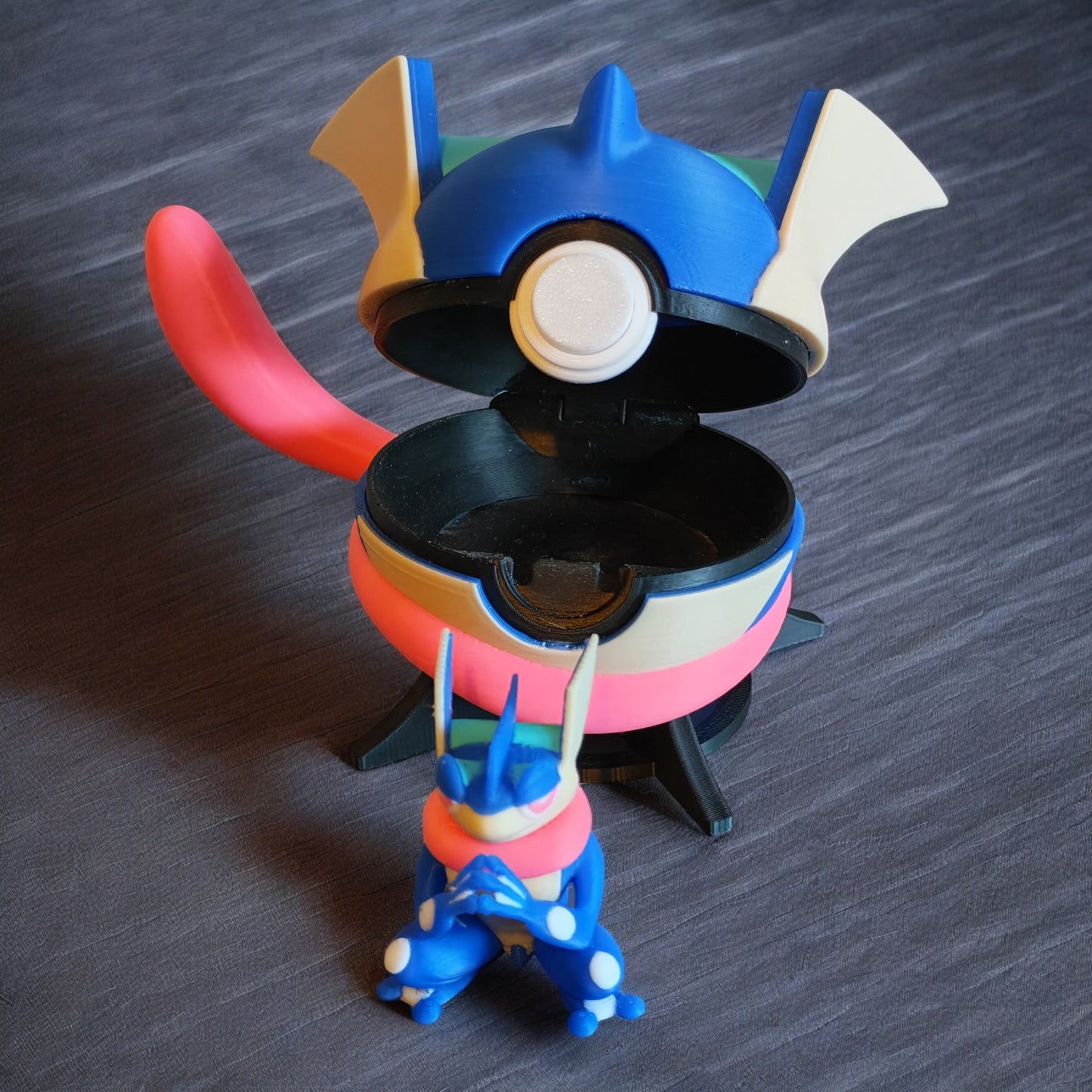🌟 3D Printed Greninja Pokéball with Stand & Mini Greninja Figure – Opening Pokéball for Collectors & Fans 🌟