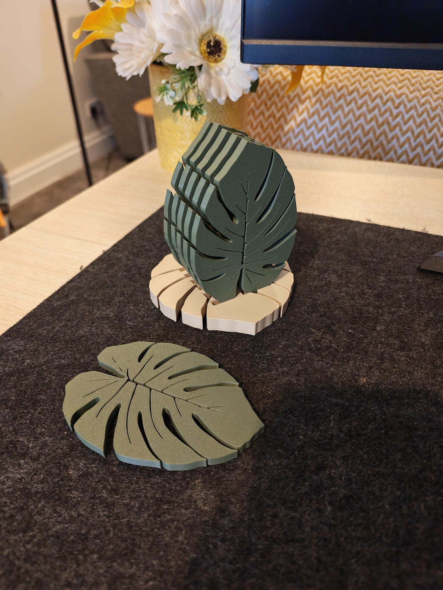 Monstera Leaf Coaster Set – 3D Printed, Vibrant, Modern Jungle Vibes – 6-Piece with Base Holder for cold drinks